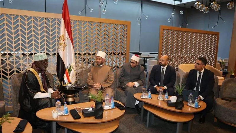 على هامش المؤتمر الدولي الحادي عشر لدور وهيئات الإفتاء في العالم بدار الإفتاء المصرية: وزير الأوقاف يلتقي مفتي الكونغو