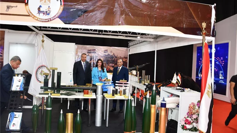 وزير الدولة للإنتاج الحربي يستقبل ممثلي عدد من الشركات بجناح الوزارة بمعرض الدفاع الأول بالبوسنة والهرسك