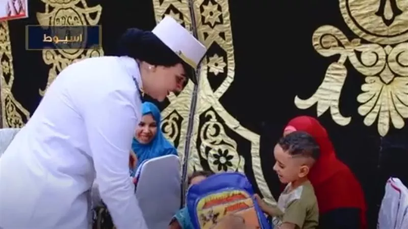 «كلنا واحد»، الداخلية توزع الحقائب والمستلزمات المدرسية على الطلاب بالمناطق الجديدة والمستشفيات ودور الأيتام