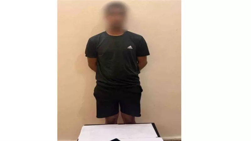 ضبط عاطل بالإسماعيلية لإدارته صفحة على فيسبوك للترويج لبيع الأسلحة البيضاء والنصب على الضحايا