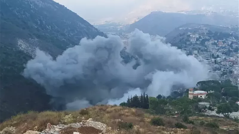  حوادث 11 قتيلًا بينهم رضيعان في غارات إسرائيلية على جنوب لبنان صابر البهجى07 سبتمبر 2026 | 11:15 صباحاً     صور   قُتل 11 شخصًا، بينهم رضيعان، في غارات إسرائيلية ليلية استهدفت بلدة كفر رمان جنوبي لبن
