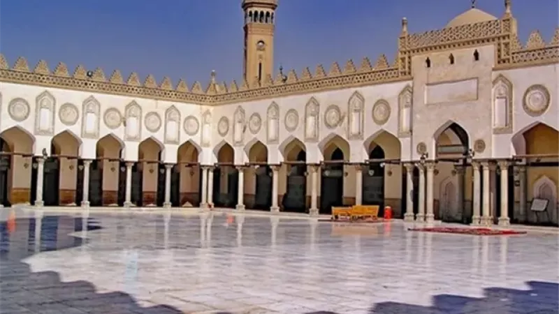 الأزهر يدين جريمة تمزيق المصحف بنيويورك على يد متطرف يميني