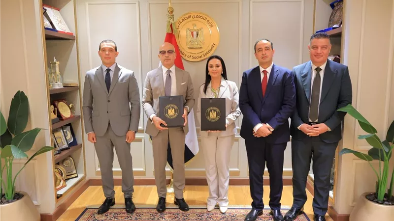 وزيرة التضامن ورئيس جامعة عين شمس يوقعان بروتوكول تعاون لتدشين الدبلوم المهني للإرشاد والدعم النفسي للأطفال والمراهقين