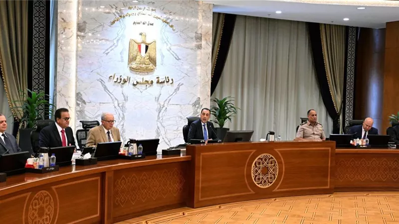 الحكومة: تعيين 43 ألف معلم دفعة واحدة الفترة المقبلة
