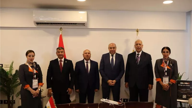 وزيرا النقل والطيران المدني يشهدان توقيع بروتوكول تعاون بين الهيئة القومية للأنفاق وشركة إيركايرو للربط بين رحلات إيركايرو وخدمات الخط الأول من شبكة القطار الكهربائي السريع (السخنة /العلمين/مطروح)