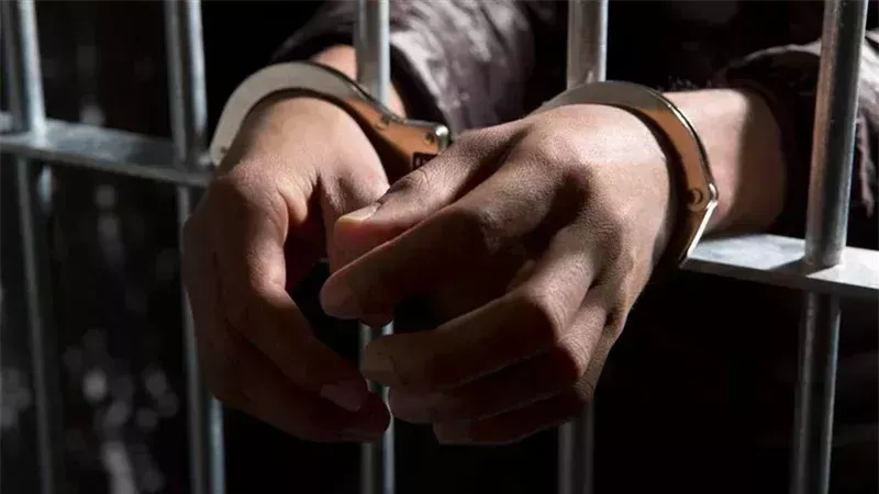  ضبط عامل هدد سيدة بنشر صورها