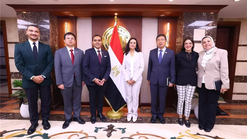 وزيرة التضامن الاجتماعي تستقبل وزير الدولة السنغافوري للشئون الخارجية والداخلية