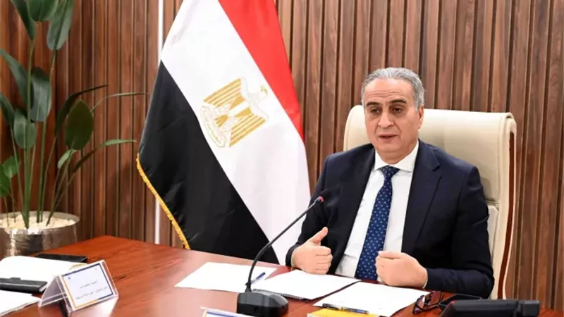 عقب حادث تصادم شاحنة نقل.. حماية المستهلك يتحرك لمنع تداول 8 سيارات متضررة باعتبارها جديدة
