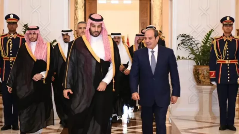 ولي العهد السعودي يبعث برقية شكر للرئيس السيسي إثر مغادرته القاهرة