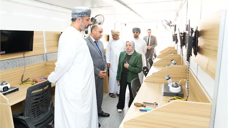 وزير العمل يستعرض أمام نظيره العُماني تجربة مصر في 