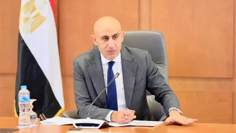 توجيه وزاري بضرورة الانتهاء من أعمال دهانات الفصول بالمدارس وتوفير الاحتياجات من الديسكات والتجهيزات الأساسية