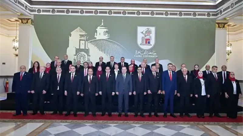 وزير التعليم العالي يشارك جامعة القاهرة انطلاق العام الجديد