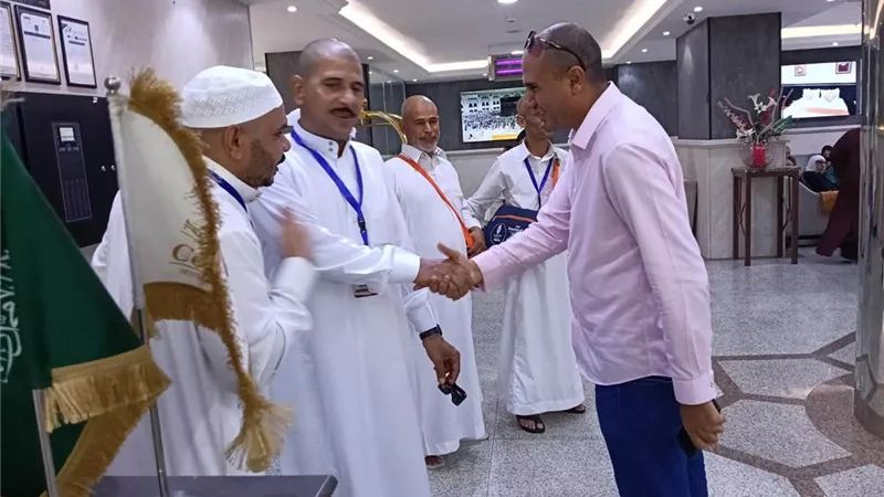  لجان وزارة السياحة والآثار تواصل أعمالها الميدانية لمتابعة تنفيذ برامج العمرة في الأراضي المقدسة