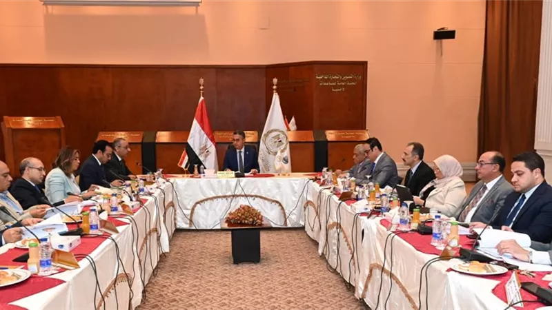 وزير التموين يؤكد على أهمية دور اللجنة العامة للمساعدات الأجنبية و تطوير مواردها
