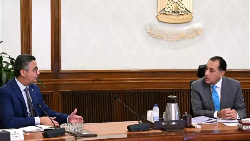 مدبولي يطمئن على انتظام منظومتي الخبز والسلع التموينية وتوافر الاحتياجات الأساسية للمواطنين