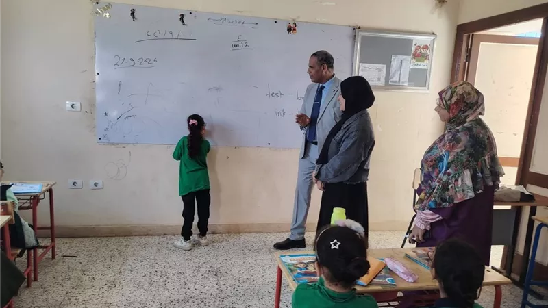من قلب المدارس.. طارق حلمي يتابع انتظام العملية التعليمية بمدارس المنيا