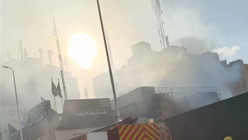 مصرع شخصان فى حريق مصنع مواد غذائية بالطريق الزراعى بالبحيرة