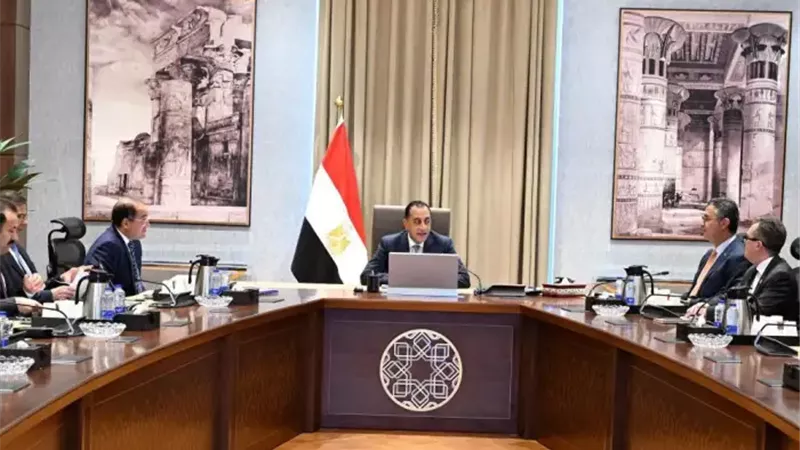 مدبولي يتابع موقف زيادة مخزون السلع الاستراتيجية واستقرار الأسواق
