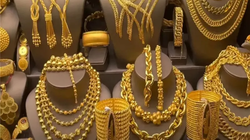 آخر تحديث لسعر الذهب اليوم.. عيار 24 بـ7030 جنيها