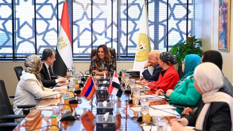 وزيرة التنمية المحلية والبيئة تبحث مع سفير أرمينيا بالقاهرة تعزيز التعاون في مجالات حماية الطبيعة وإدارة المخلفات وملفات الإدارة المحلية