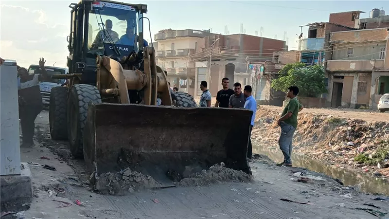  بدء أعمال تطهير جانب المصرف تمهيدا لوضع نيو جيرسي امام المعهد