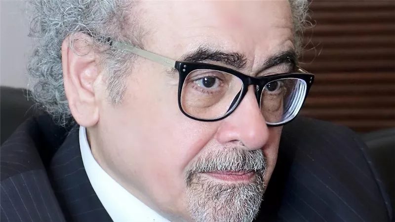 نقيب كتاب مصر والأمين العام للاتحاد العام للأدباء والكتاب العرب  يهنئ الرئيس السيسي بذكرى نصر أكتوبر