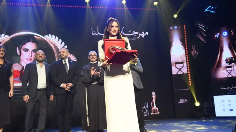 درة تحصد جائزة مهرجان «جيلنا» تقديرًا لمسيرتها وأعمالها الفنية