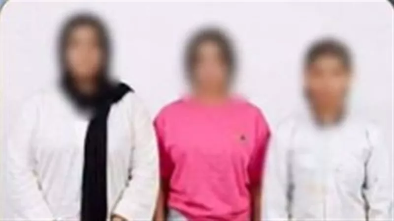 مزاح يتحول لخناقة أمام مدرسة بالسويس والأمن يضبط 3 طالبات بعد تداول فيديو للواقعة