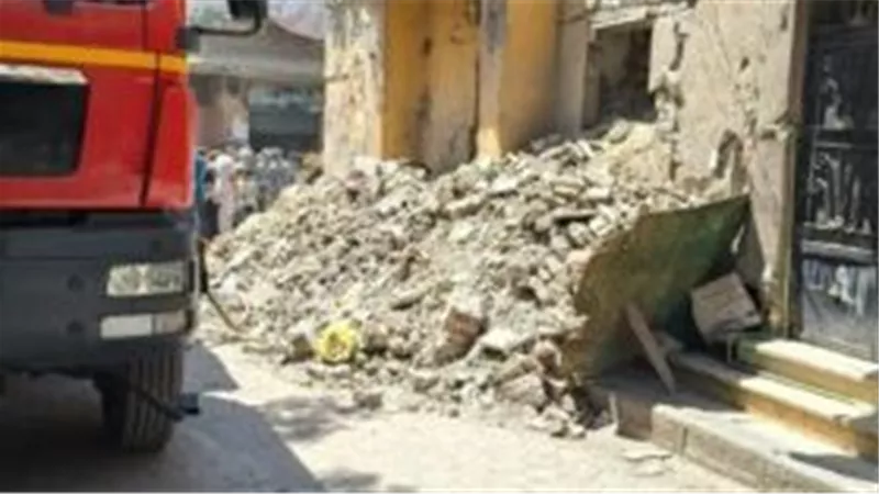 اصابة 12 عاملا في انهيار سقف مبنى تحت الإنشاء بمدينة بدر