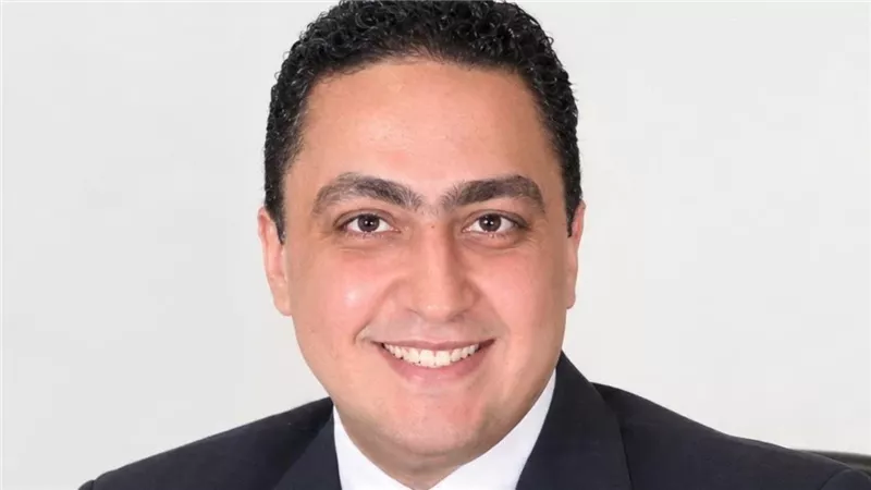 السياحة والتصنيع مفتاح إنقاذ الاقتصاد من ضغوط الخارج.. خبير اقتصادي يرسم خارطة طريق لزيادة الدولار ومواجهة الفقر
