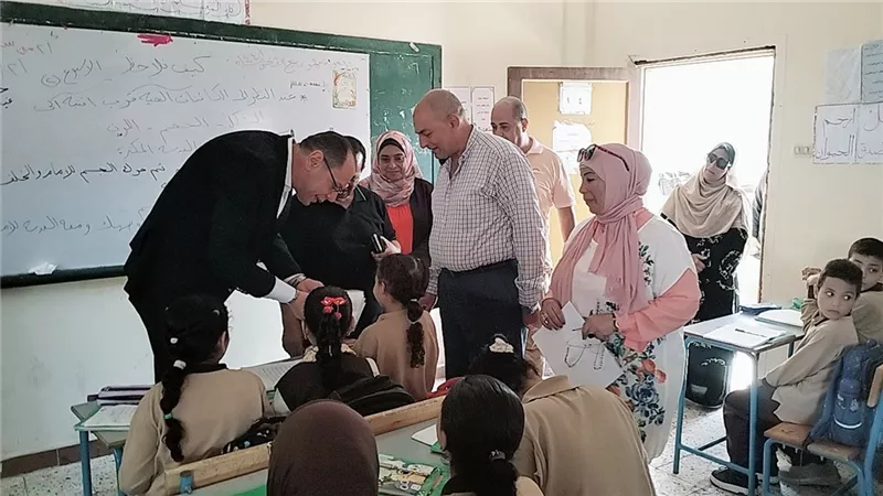 بتوجيهات الدكتور محمد عبداللطيف.. وليد ماهر يتابع انتظام العملية التعليمية بعدد من مدارس الدقهلية ويرصد الكثافات والعجز في المعلمين