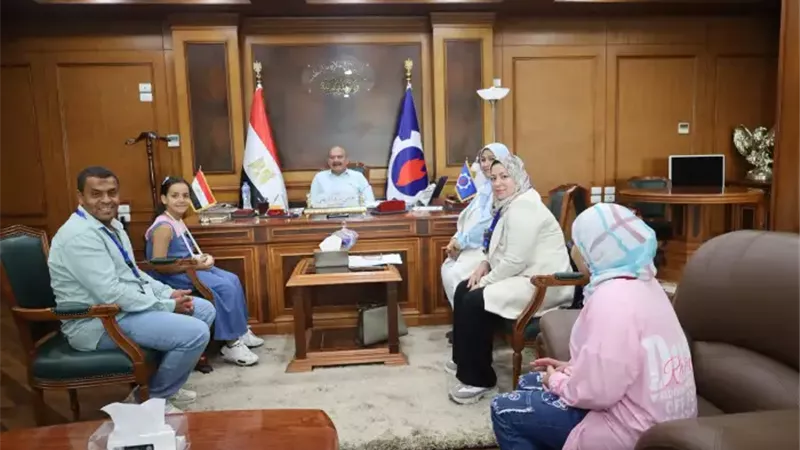 محافظ السويس يوقف معلمة عن العمل ويؤكد على كرامة الطلاب