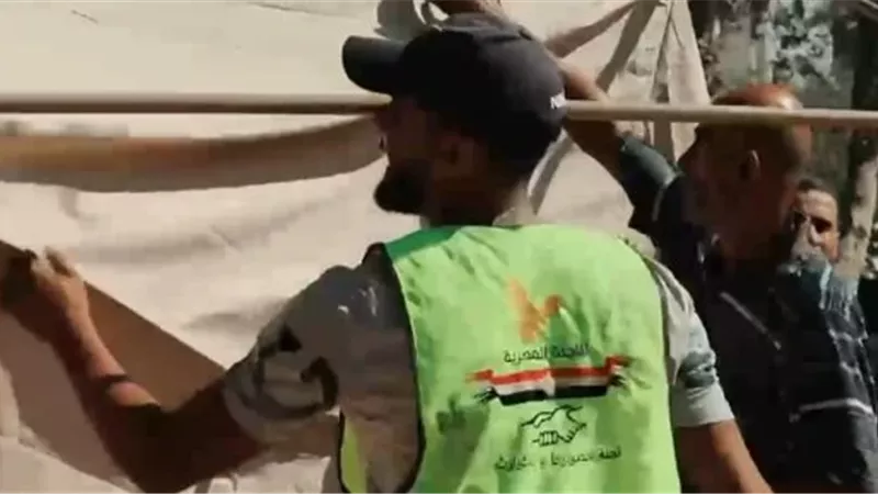 اللجنة المصرية تنشئ مخيم إيواء للعائلات المتضررة من القصف فى غزة