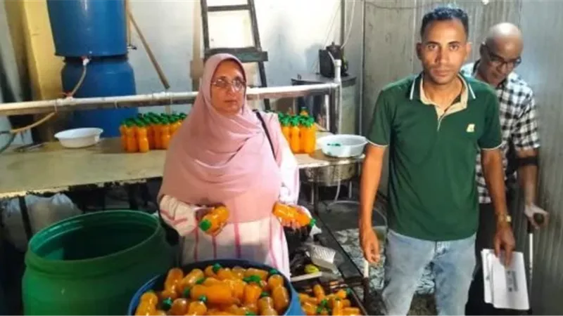 ضبط مصنع عصائر بالجيزة يستخدم مكسبات طعم وألوانًا صناعية مجهولة المصدر