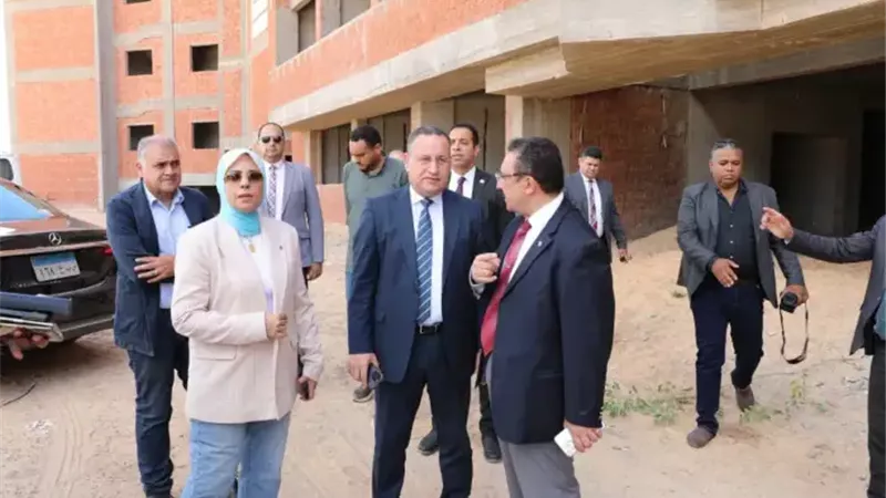 وزير التعليم العالي والقائم بعمل وزير الثقافة يتفقد فرع جامعة الإسكندرية بمدينة برج العرب