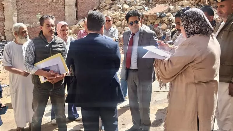 النيابة الادارية تعاين عقار مائل فى الاسكندرية