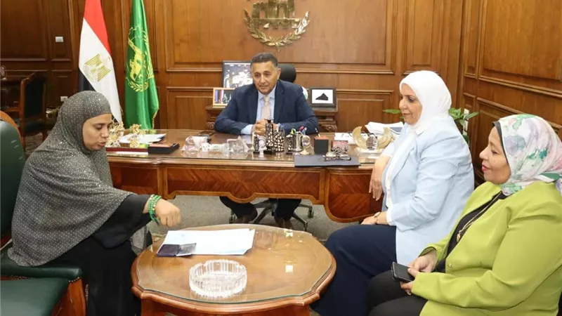 محافظ القليوبية يستجيب لاستغاثة أم لأربعة أطفال ويوفر لها مسكنًا ويؤمّن احتياجاتها الأساسية