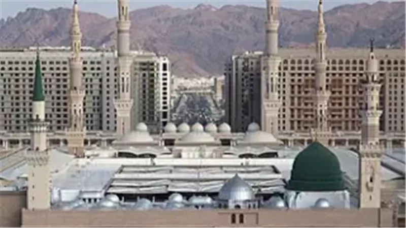 الشهادتان منهج حياة.. خطيب المسجد النبوي يدعو إلى وحدة المسلمين ونبذ الفرقة