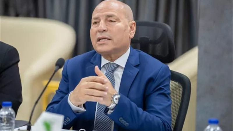 محافظ القاهرة يتفقد أعمال حملة التطعيم ضد مرضي الحصبة والحصبة الألمانية بمدرسة الجمهورية
