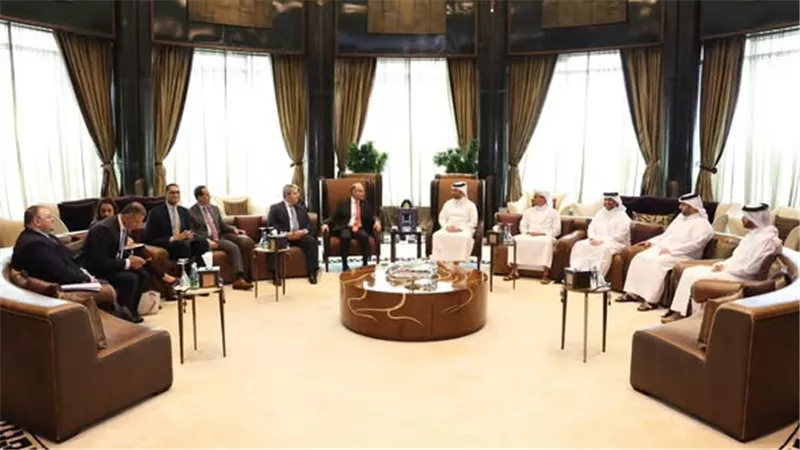 وزير الاستثمار والتجارة الخارجية يبحث مع قيادات «الديار القطرية» خطط التوسع في السوق المصرية ومتابعة تنفيذ مشروعاتهم 