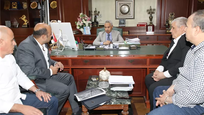 محافظ بني سويف يبحث مع النائب عبد الله علي مبروك إنشاء كوبري بمزلقان فابريقة ببا ومشروعات «حياة كريمة»